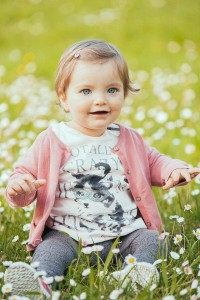 sesión de fotos en naturaleza de bebes